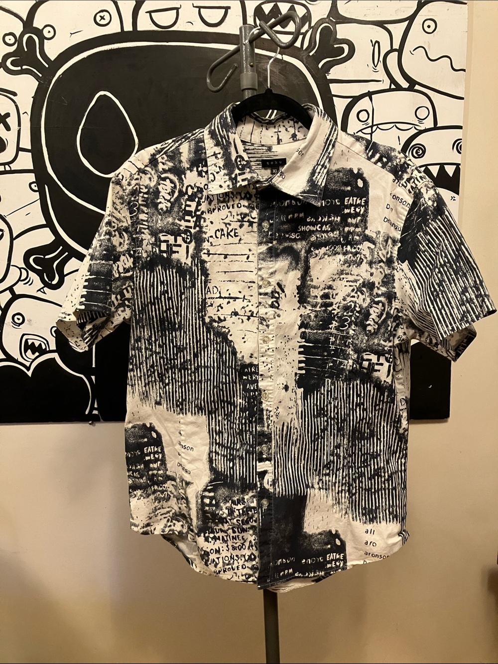 Men's Short-Sleeve Printed Button-Up Shirt — Black & White